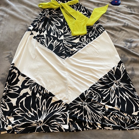 Vince Camuto Maxi Dress - Picture 4 of 6